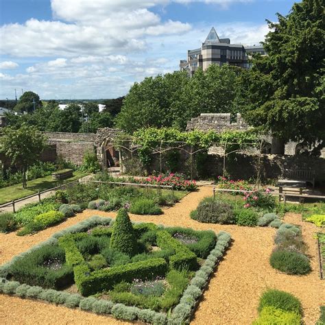 tudor house and garden|tudor merchants hall southampton.